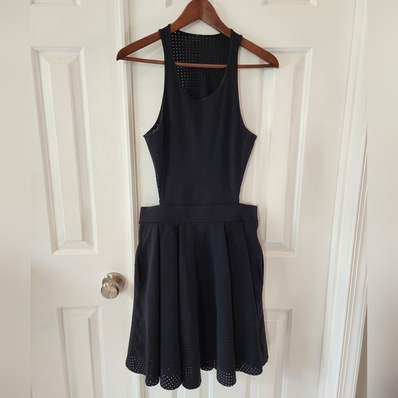 Lululemon  BLACK "Away" cut out dress Size 8 - Picture 4 of 5